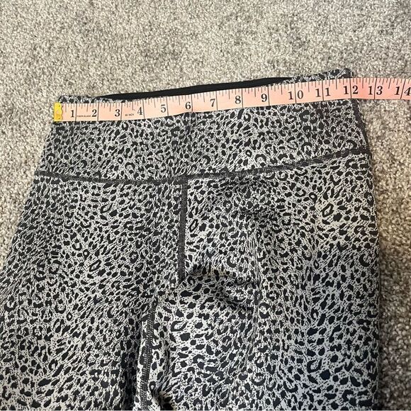 Sweaty Betty, Flatter Me Cheetah Print Leggings Black Gray, 7/8 length - Picture 11 of 11
